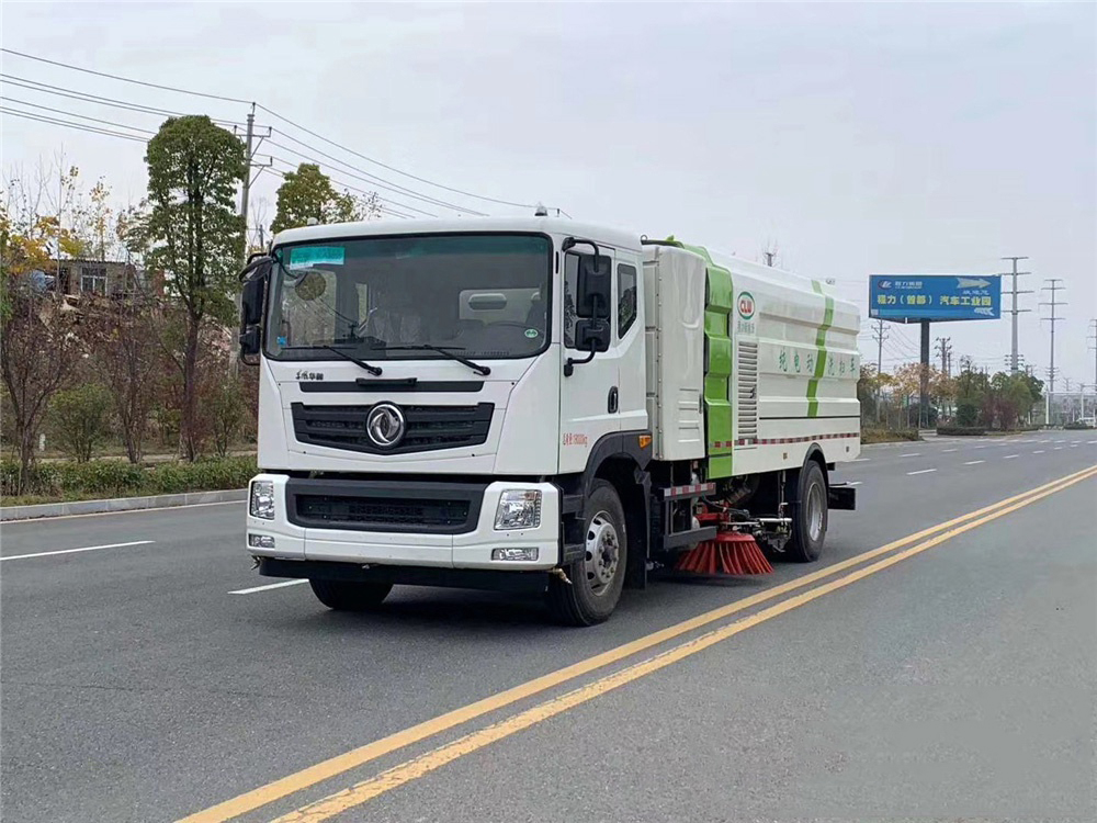 22方東風(fēng)天龍后雙橋 洗掃車