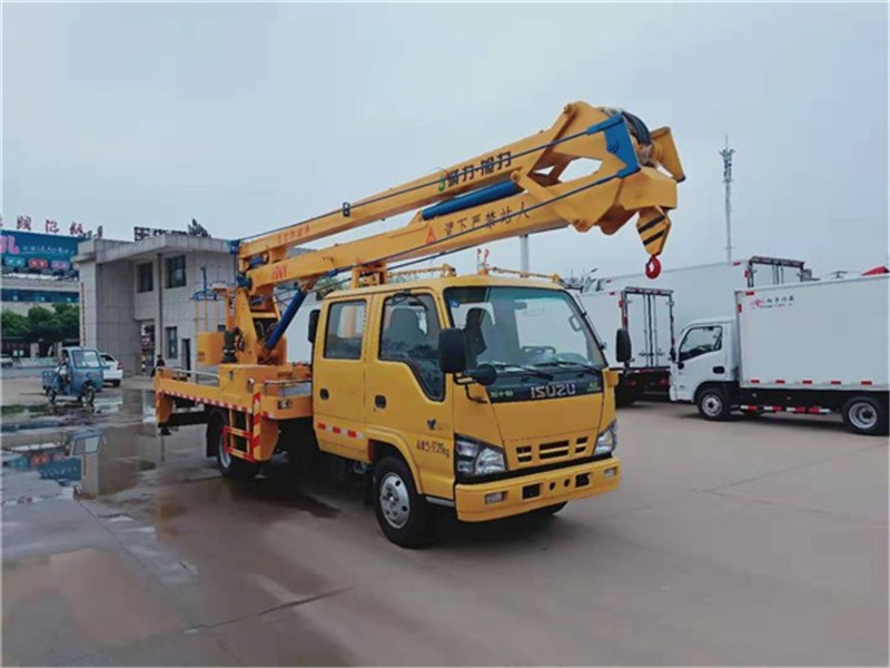 國六福田 13.5米折臂高空作業(yè)車